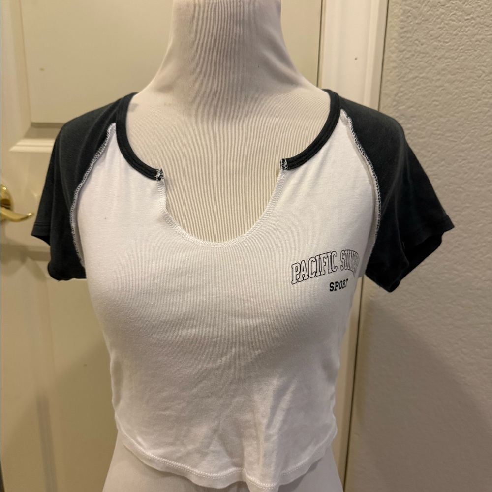 PacSun Black and White Raglan Crop Top